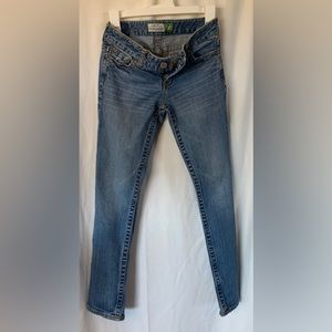 Aeropostale Bayla skinny short jeans missing part hem on left front pocket